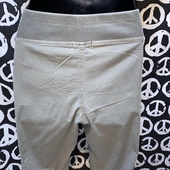 WEARABLES LIGHT OLIVE ANKLE/CROP CARGO PANTS ZIPPED POCKETS SZ 31 W - Picture 9 of 13